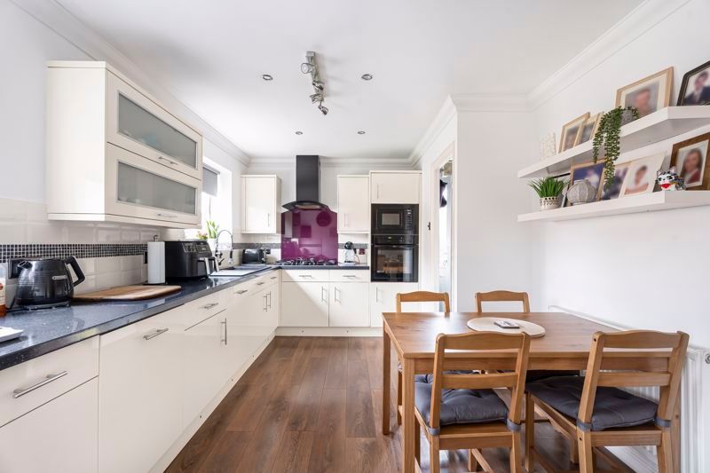 Property photo 3 of 30 Kitchen