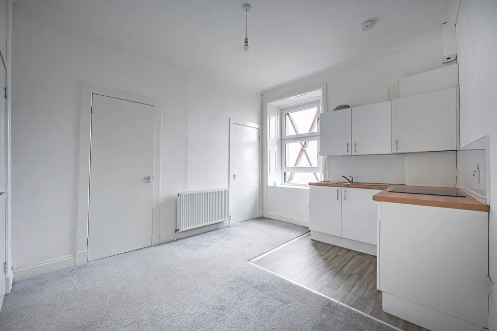 Property photo 3 of 14 Kitchen