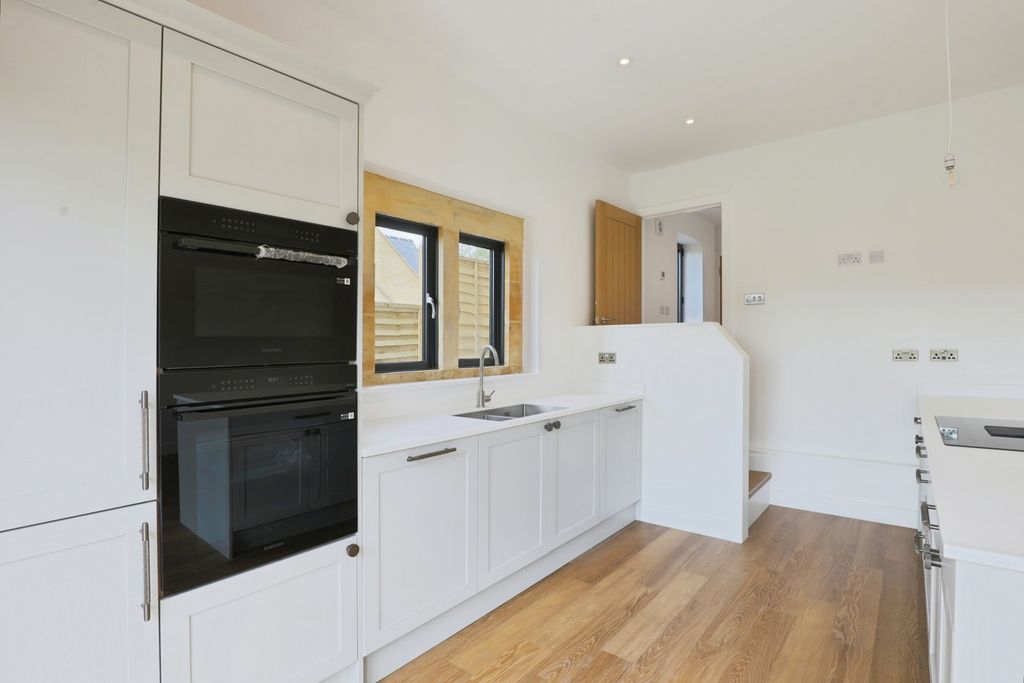 Property photo 3 of 15 Photo