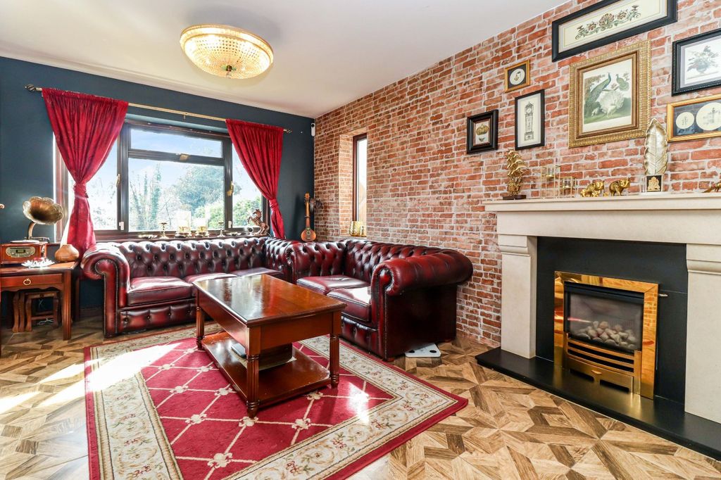 Property photo 3 of 18 Living Room