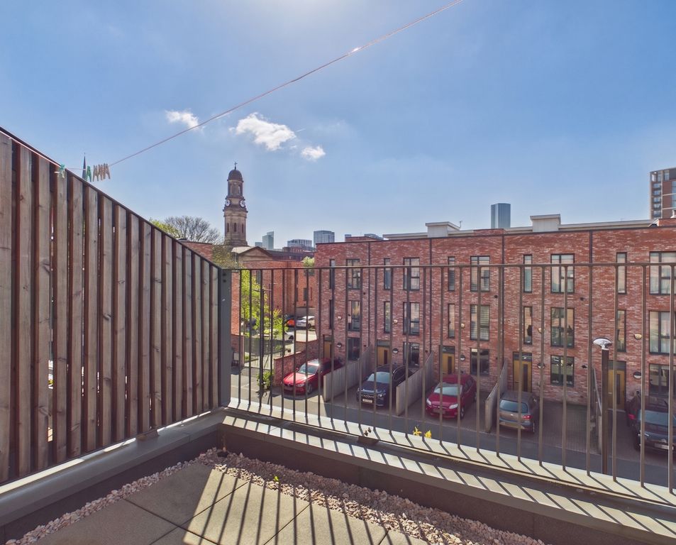Property photo 3 of 15 Ewemove - Cleminson St - Roof Terrace