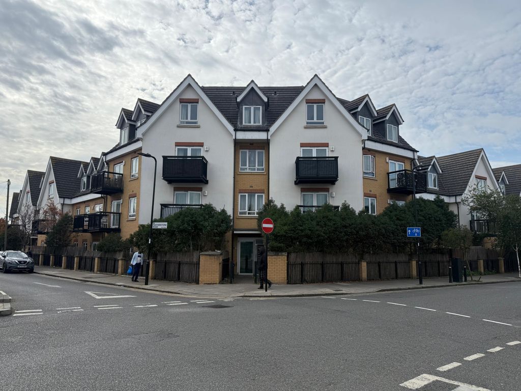 Property photo 1 of 20 2 Bed Flat For Sale