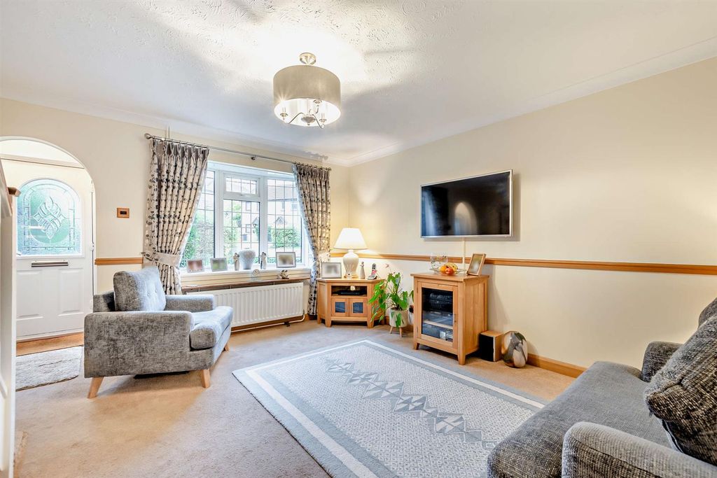 Property photo 3 of 20 8670548-Interior14-800.Jpg