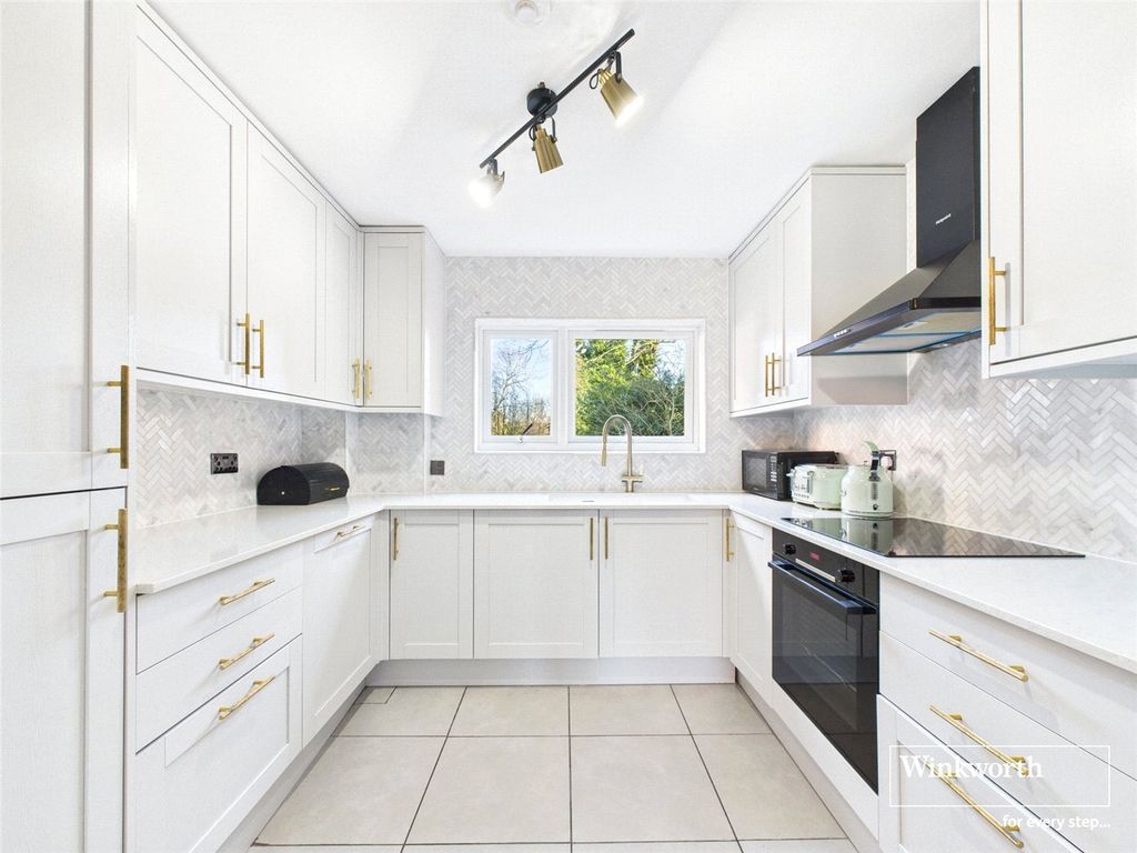 Property photo 3 of 14 Seperate Kitchen