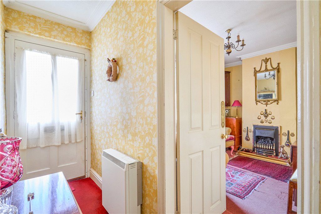 Property photo 2 of 19 Entrance Hall