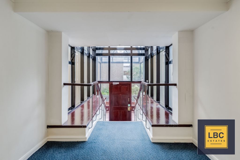 Property photo 3 of 28