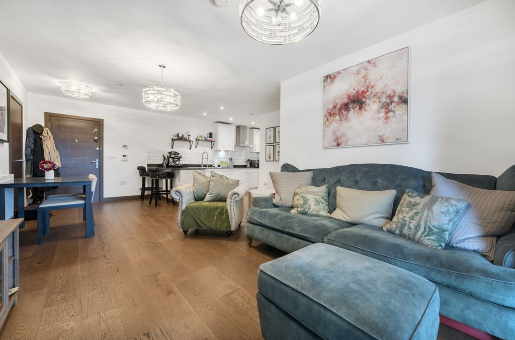 Property photo 2 of 23 1319824-8-6867B1c...