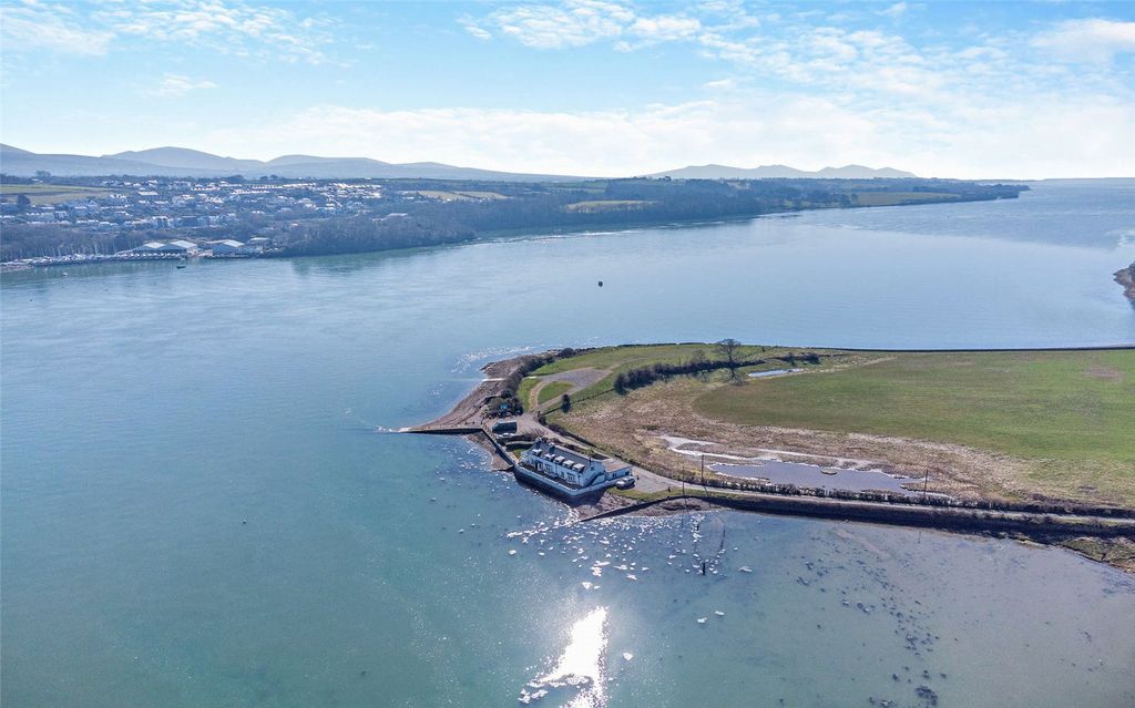 Property photo 3 of 11 The Menai Strait