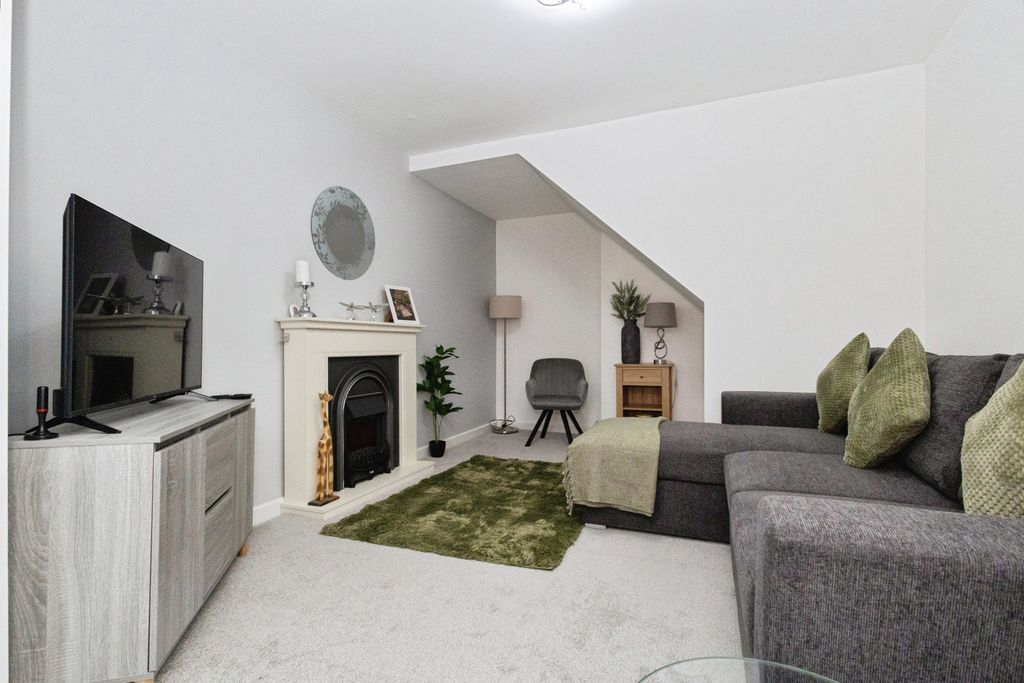 Property photo 3 of 16 Photo