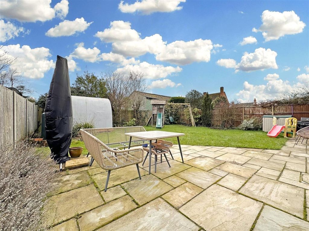 Property photo 3 of 30 Lovely Private Garden 802