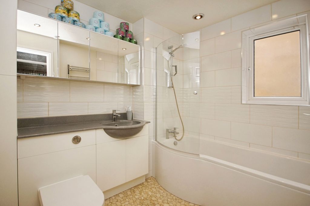 Property photo 3 of 15 Bathroom