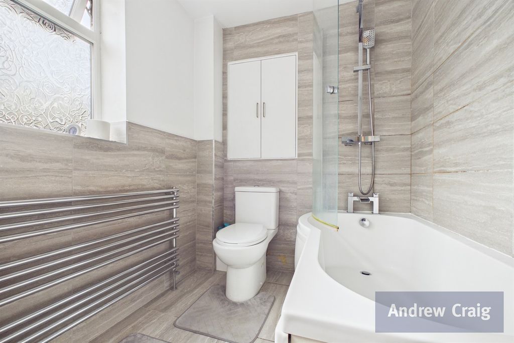 Property photo 3 of 9 Bathroom