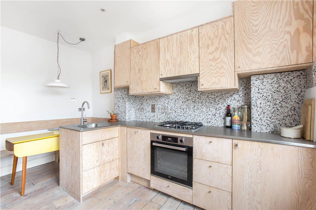 Property photo 3 of 18 Kitchen