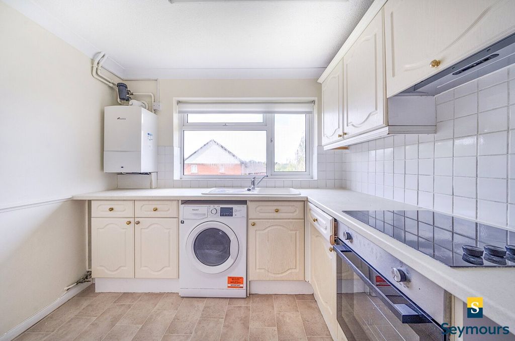 Property photo 3 of 14 Kitchen