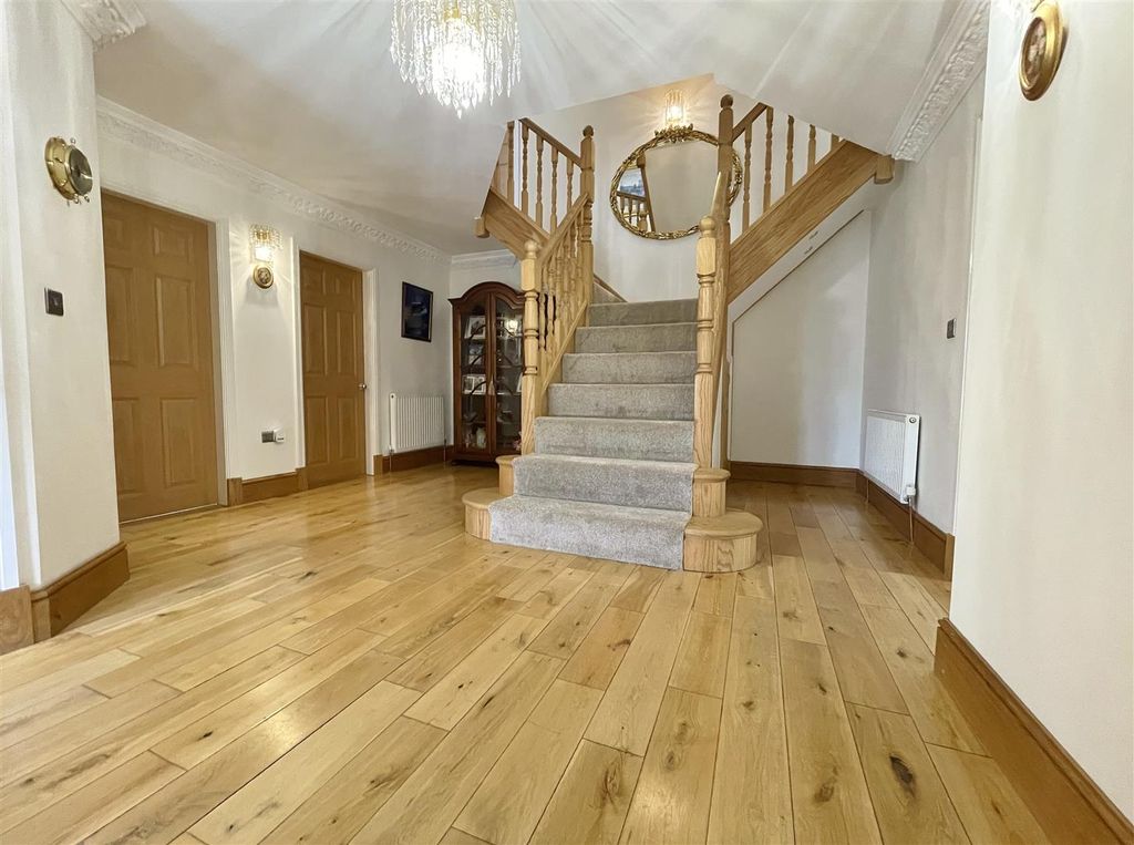 Property photo 3 of 44 Entrance Hallway