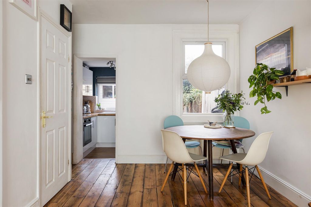 Property photo 3 of 36 Primrose Road, E10