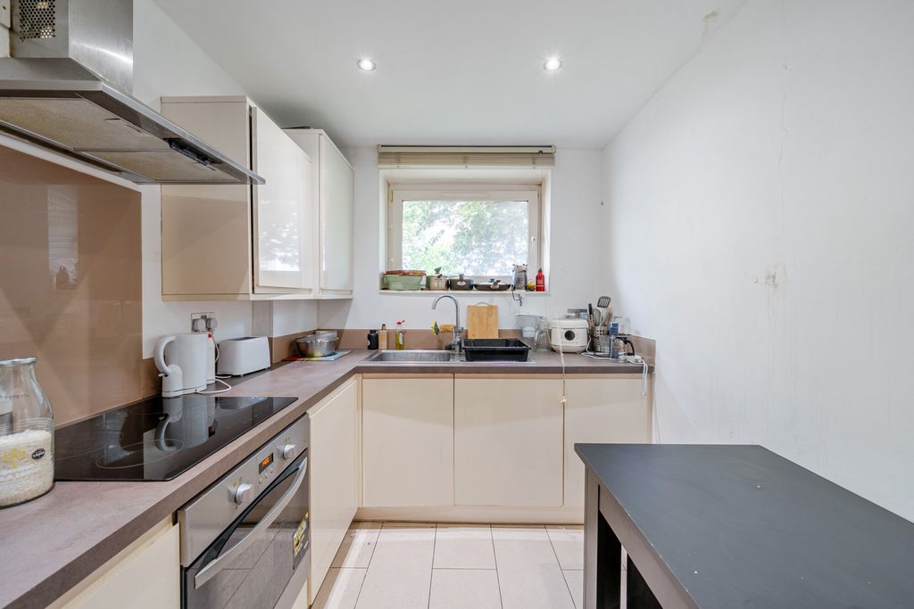 Property photo 2 of 12 Kitchen