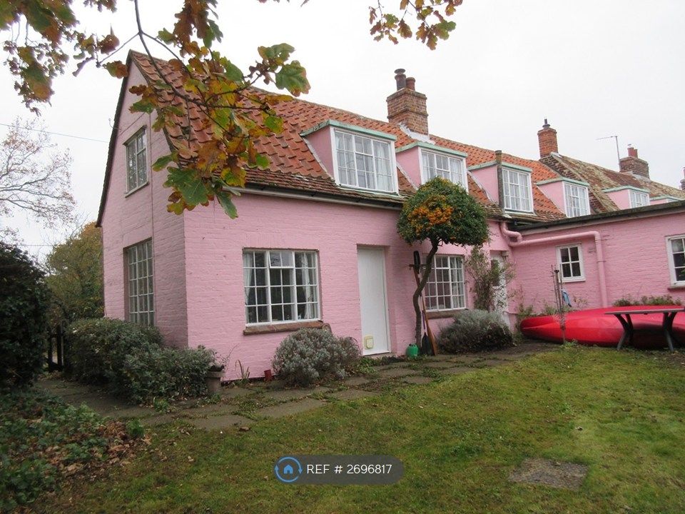 Property photo 3 of 14 South Facing Garden