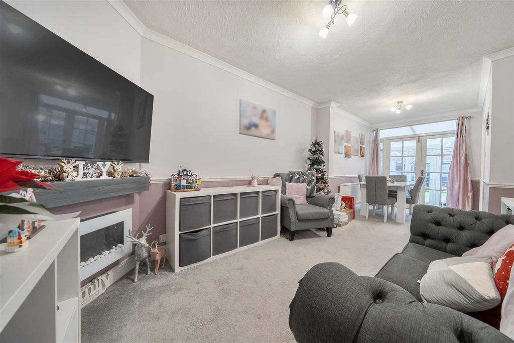 Property photo 3 of 18 Living Room