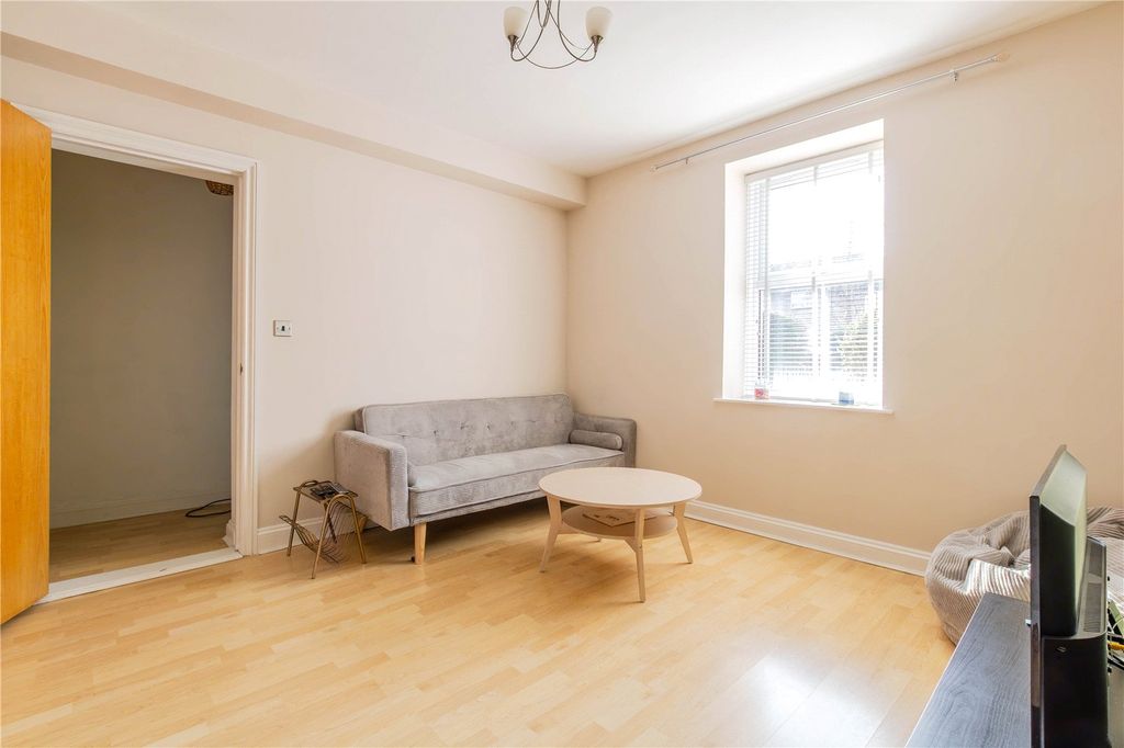 Property photo 2 of 11 Picture No. 10