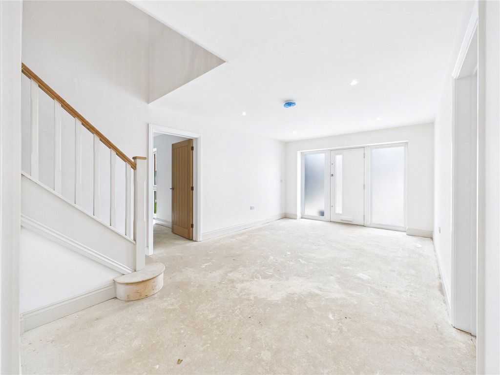 Property photo 2 of 18 Picture No. 25