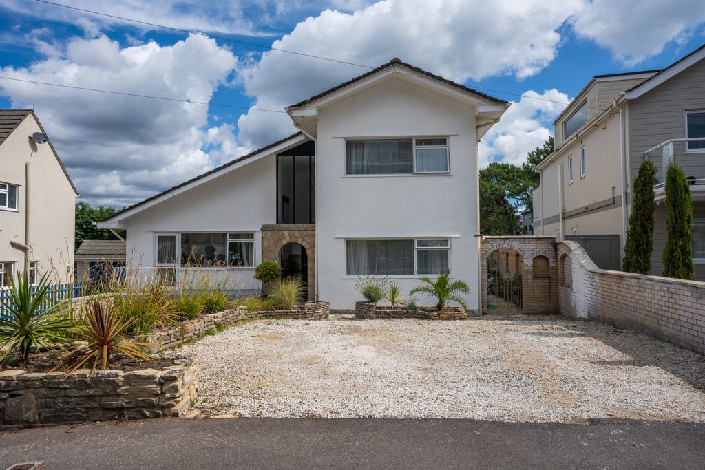 Property photo 1 of 18 Picture No. 06