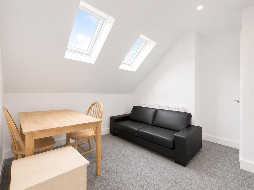 Property photo 2 of 6 Coopers Estate Agents