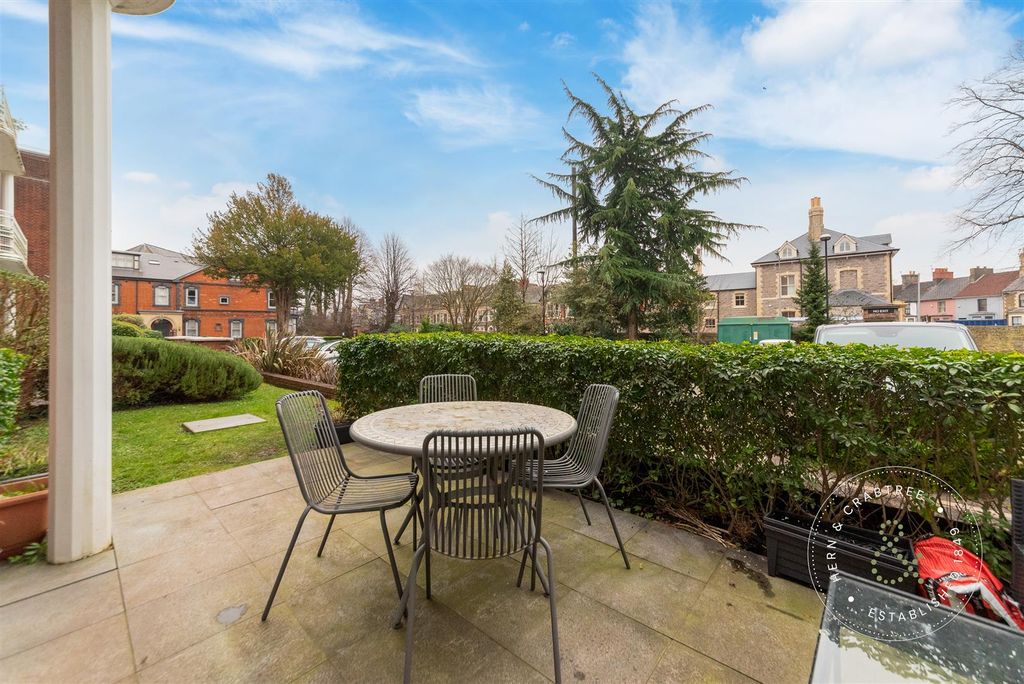 Property photo 2 of 24 St-Winefrides-Appt1-19.Jpg