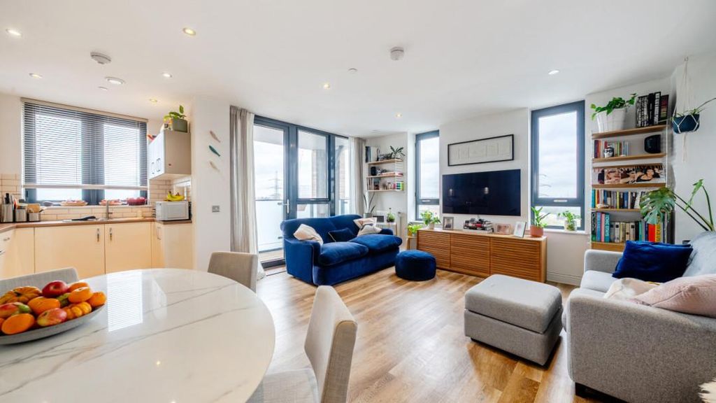 Property photo 3 of 17