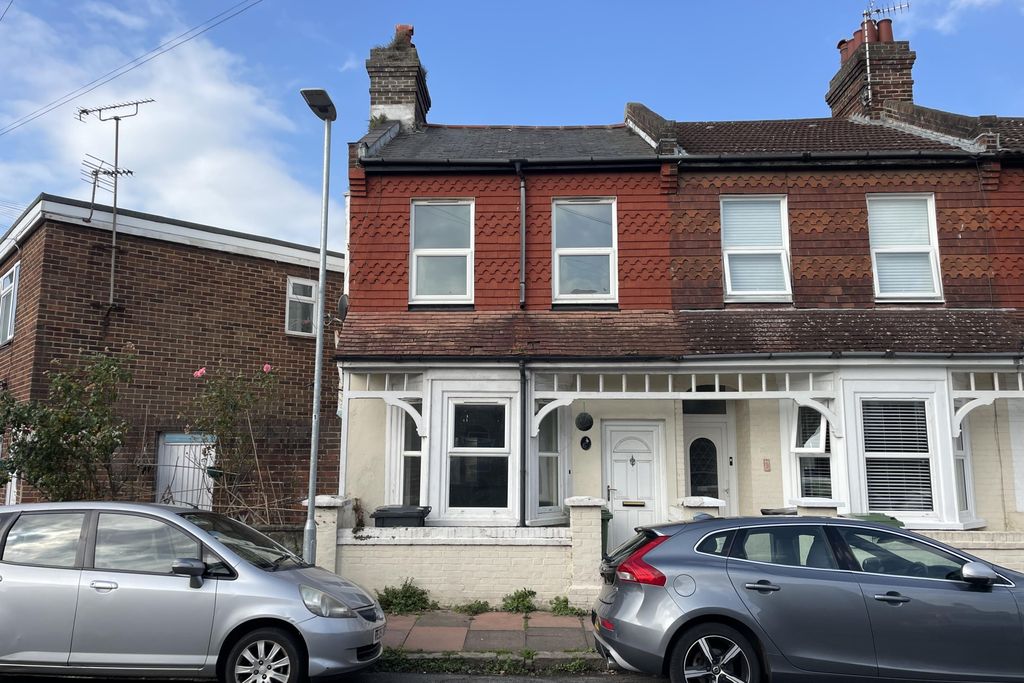 Property photo 1 of 10 6 Winchcombe Road, Eastbourne, East Sussex, Bn22 8De