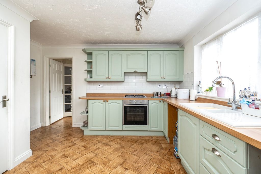 Property photo 3 of 16