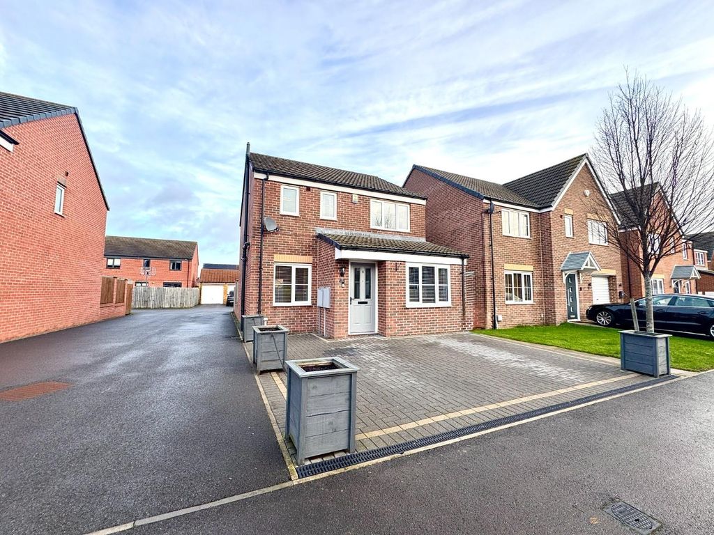 Property photo 1 of 18 External