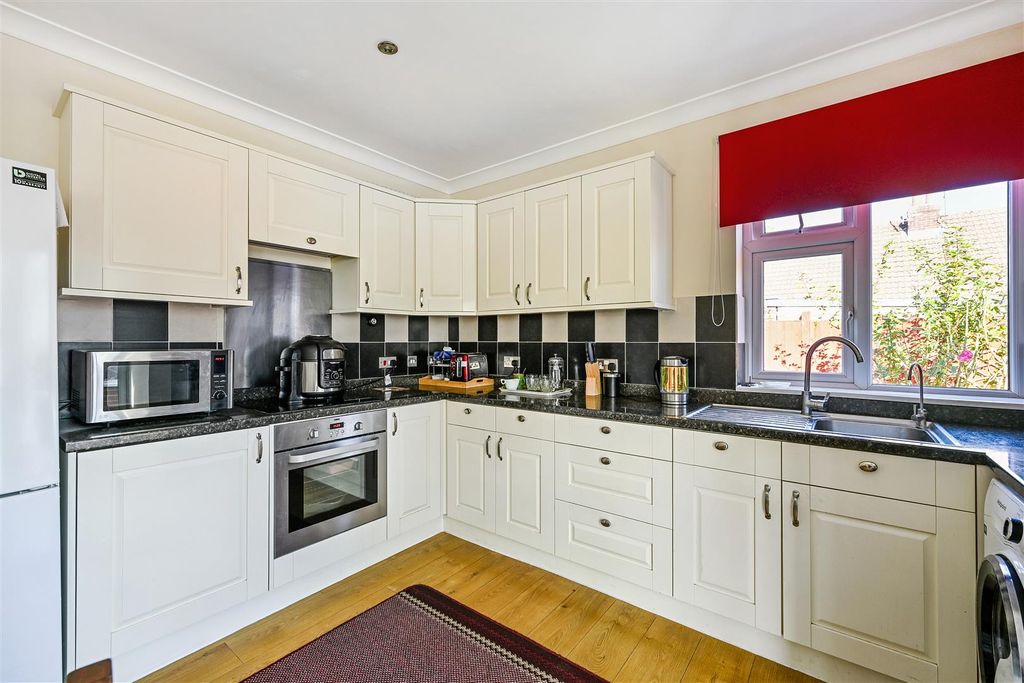 Property photo 3 of 21 Kitchen.Jpg