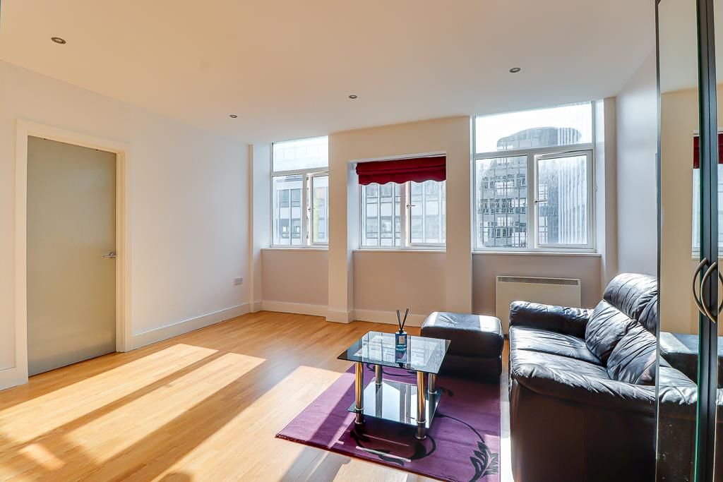 Property photo 3 of 17 Lounge