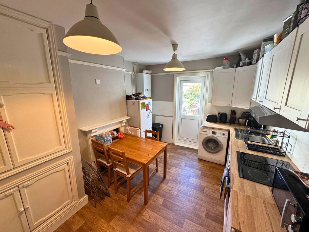 Property photo 2 of 14 Kitchen
