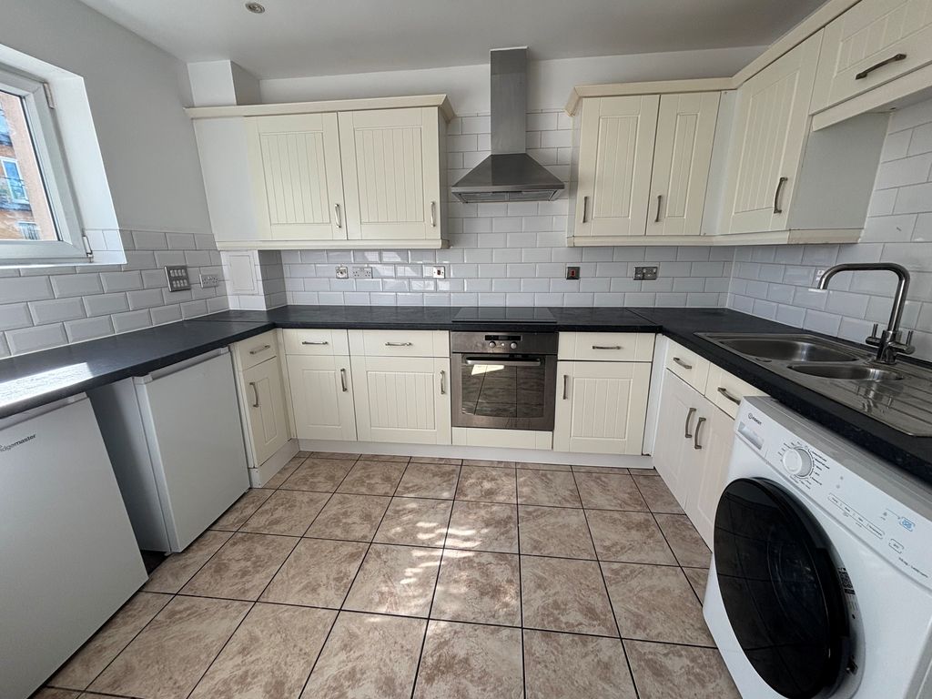 Property photo 1 of 6 Kitchen