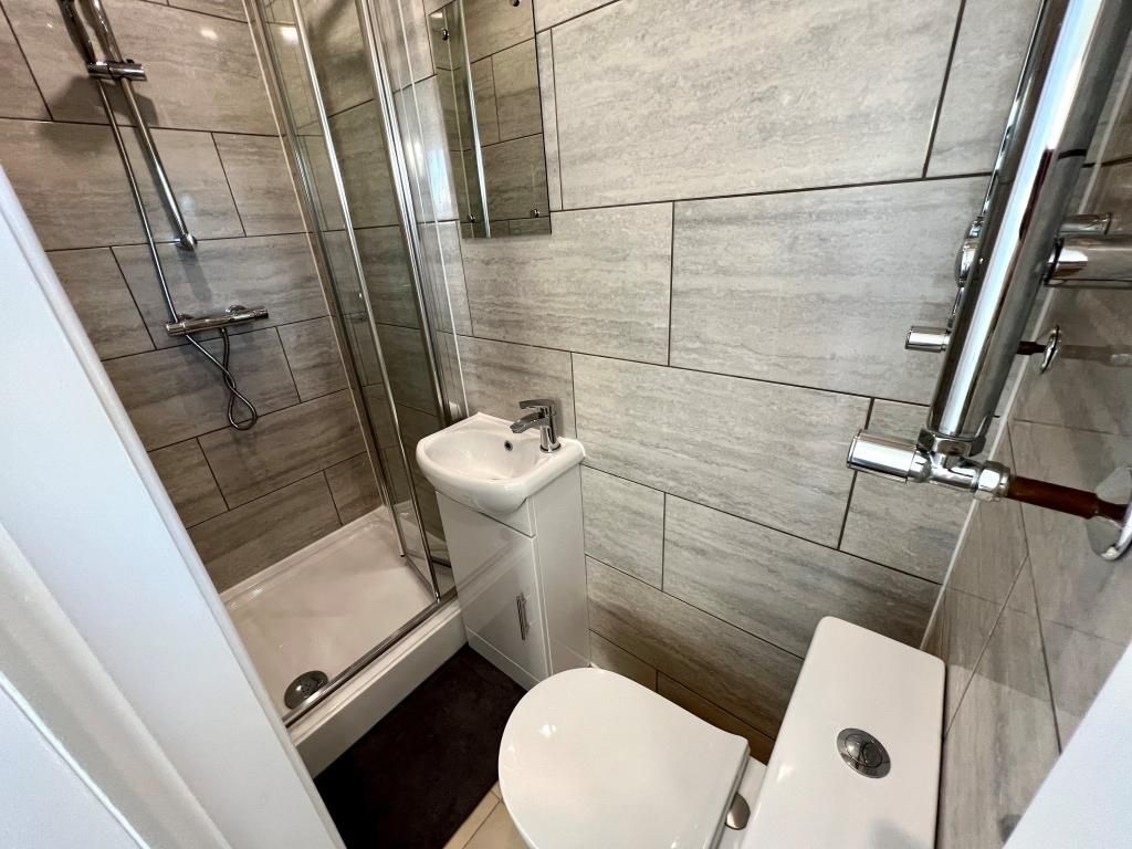 Property photo 3 of 8 87 St Margaret Road - En-Suite Bath Room 5.Jpeg