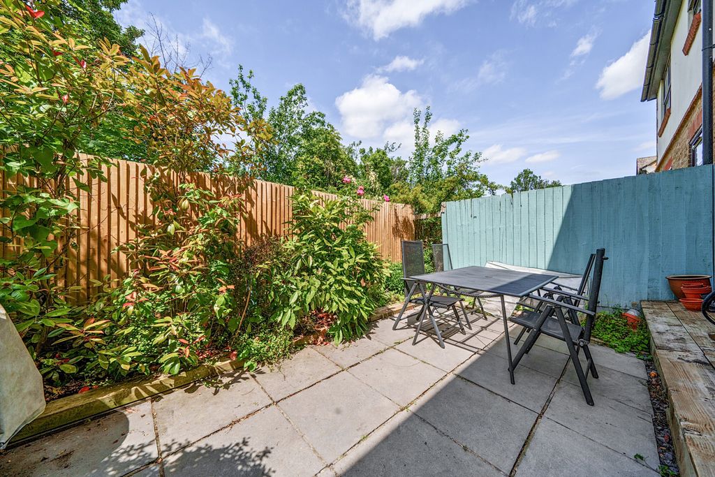 Property photo 2 of 13 Garden