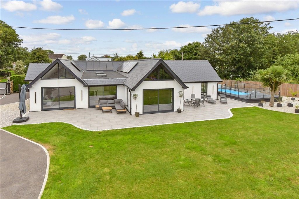 Property photo 1 of 18 External