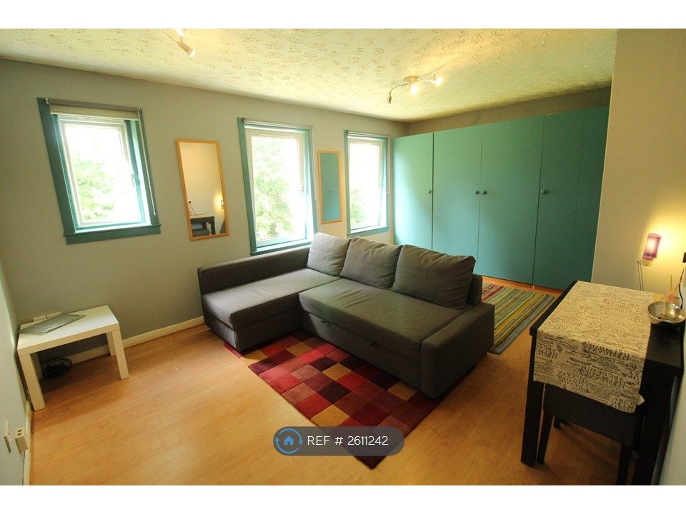Property photo 1 of 9 Living Room