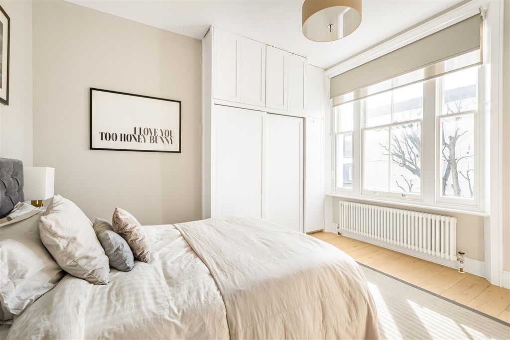 Property photo 3 of 16 Principal Bedroom