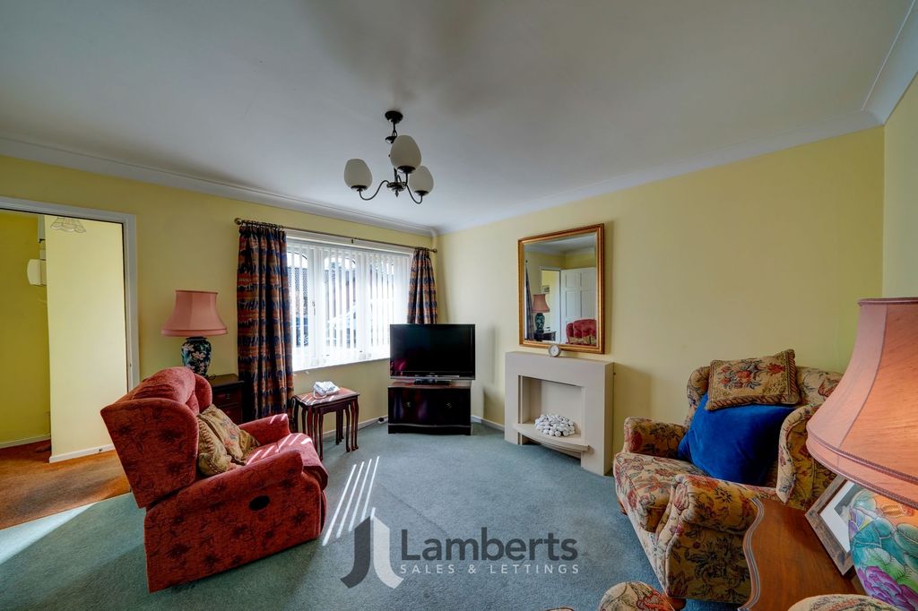 Property photo 2 of 16 Lounge