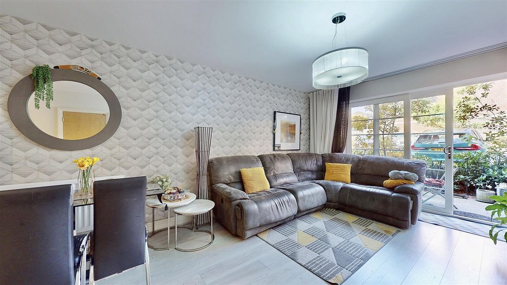 Property photo 3 of 16 P3.Jpg