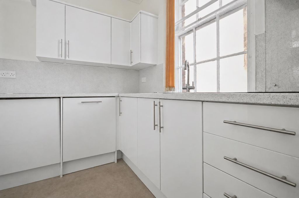 Property photo 2 of 12 Kitchen