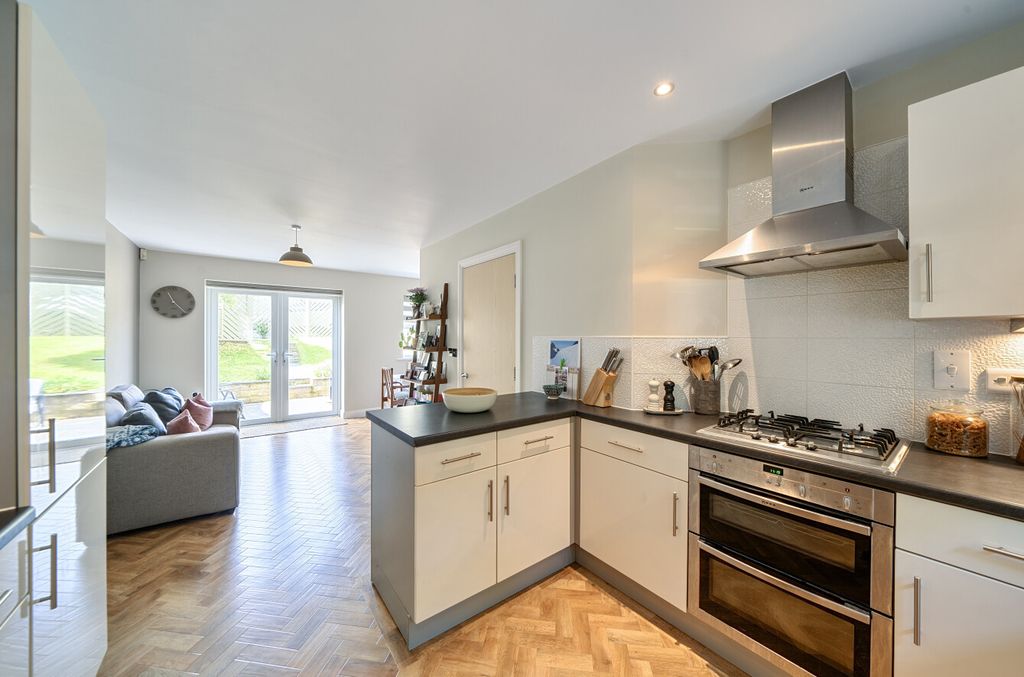 Property photo 2 of 21 1458363-13-6A106d...