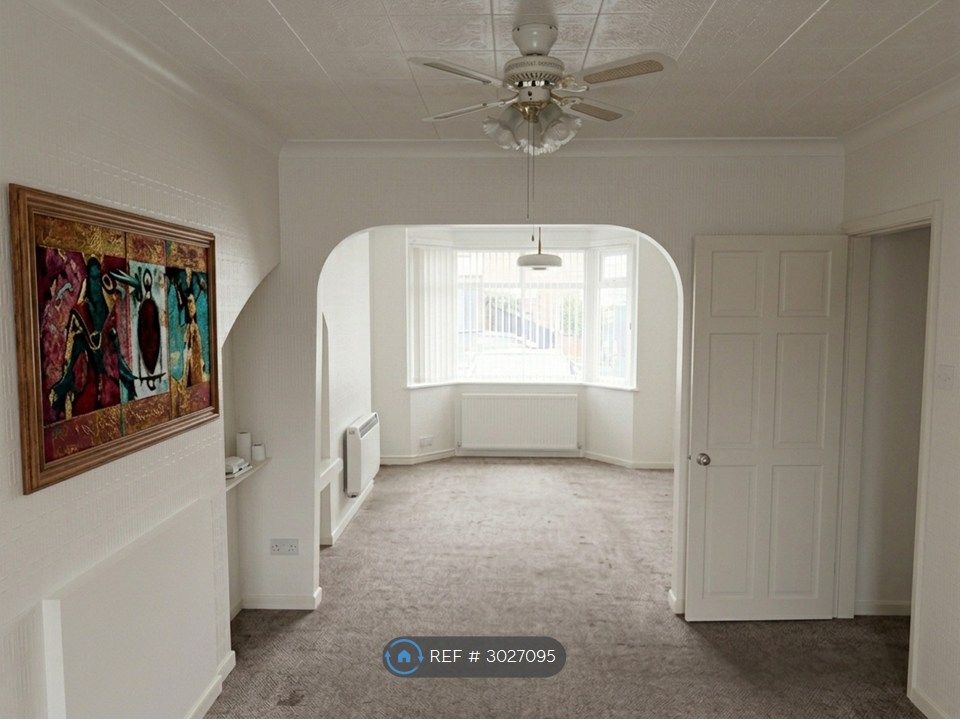 Property photo 3 of 7 Living Room