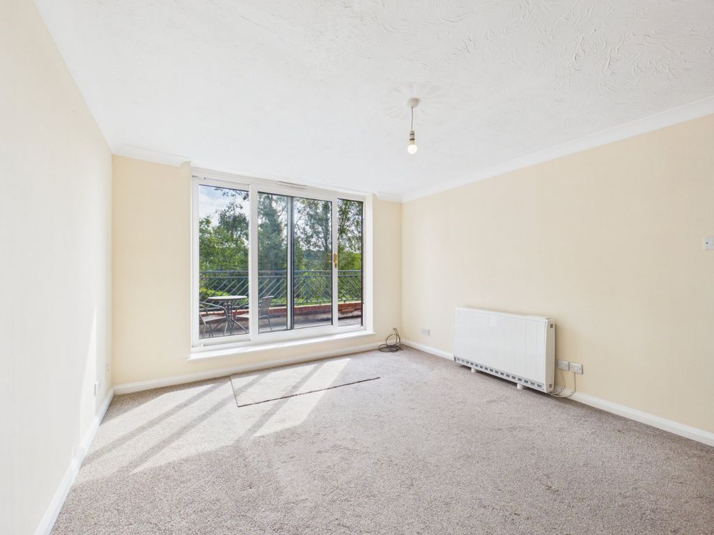 Property photo 3 of 16 Living Room