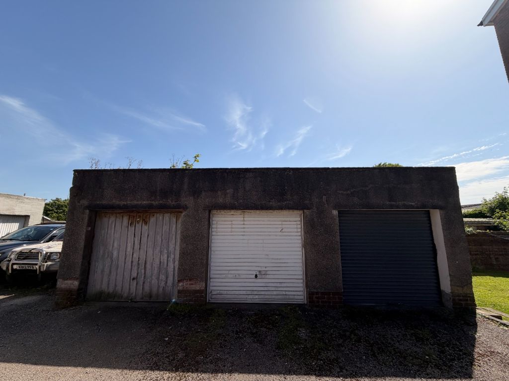 Property photo 2 of 8 5195722