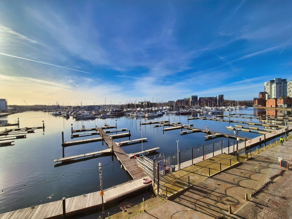 Property photo 2 of 20