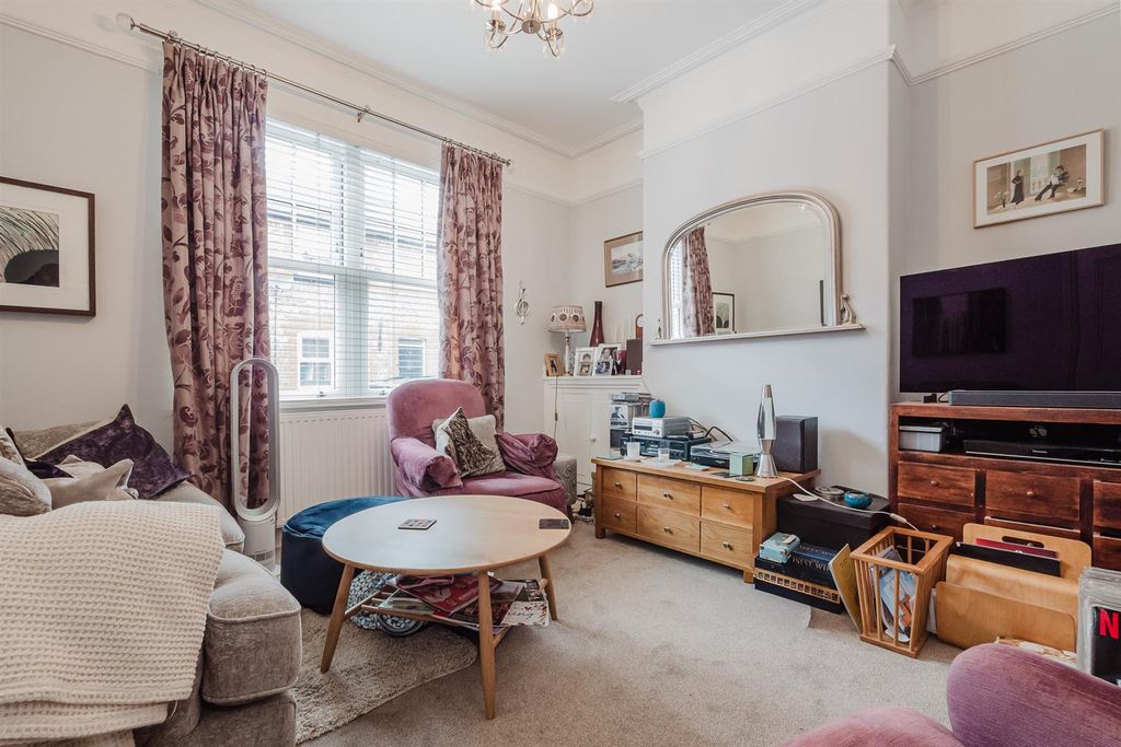 Property photo 2 of 22 Lounge